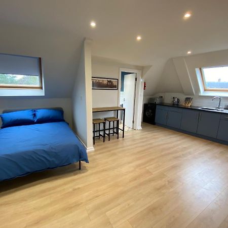 Lovely Spacious Loft Close To Train Station Worthing Exterior photo