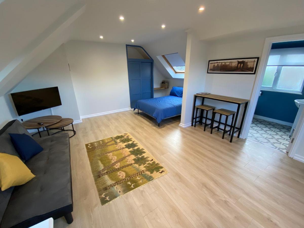 Lovely Spacious Loft Close To Train Station Worthing Exterior photo
