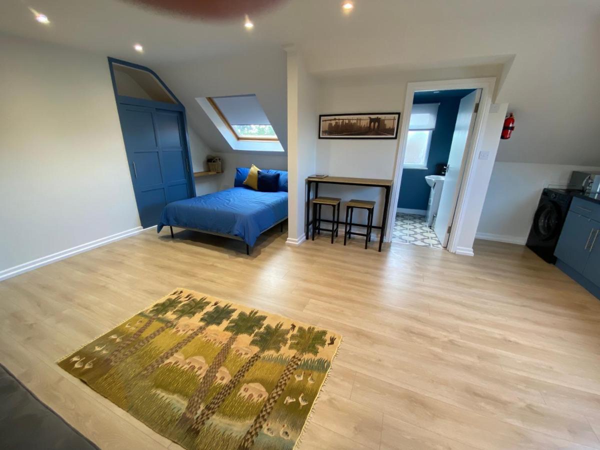 Lovely Spacious Loft Close To Train Station Worthing Exterior photo