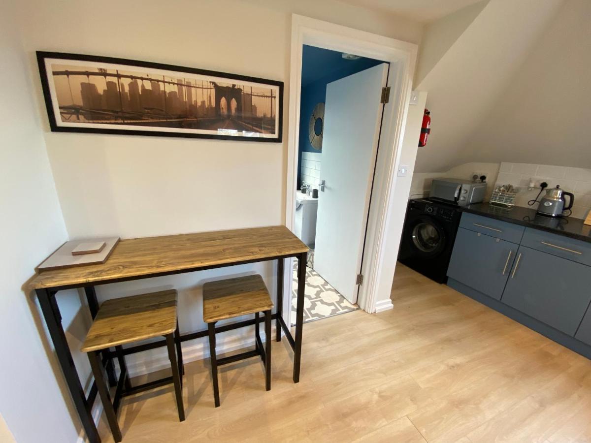 Lovely Spacious Loft Close To Train Station Worthing Exterior photo